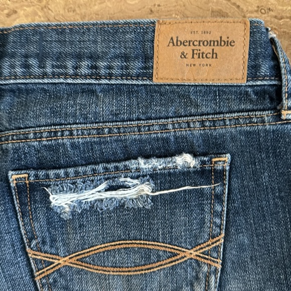 Abercrombie & Fitch distressed Jean shorts size 27 - Picture 3 of 5